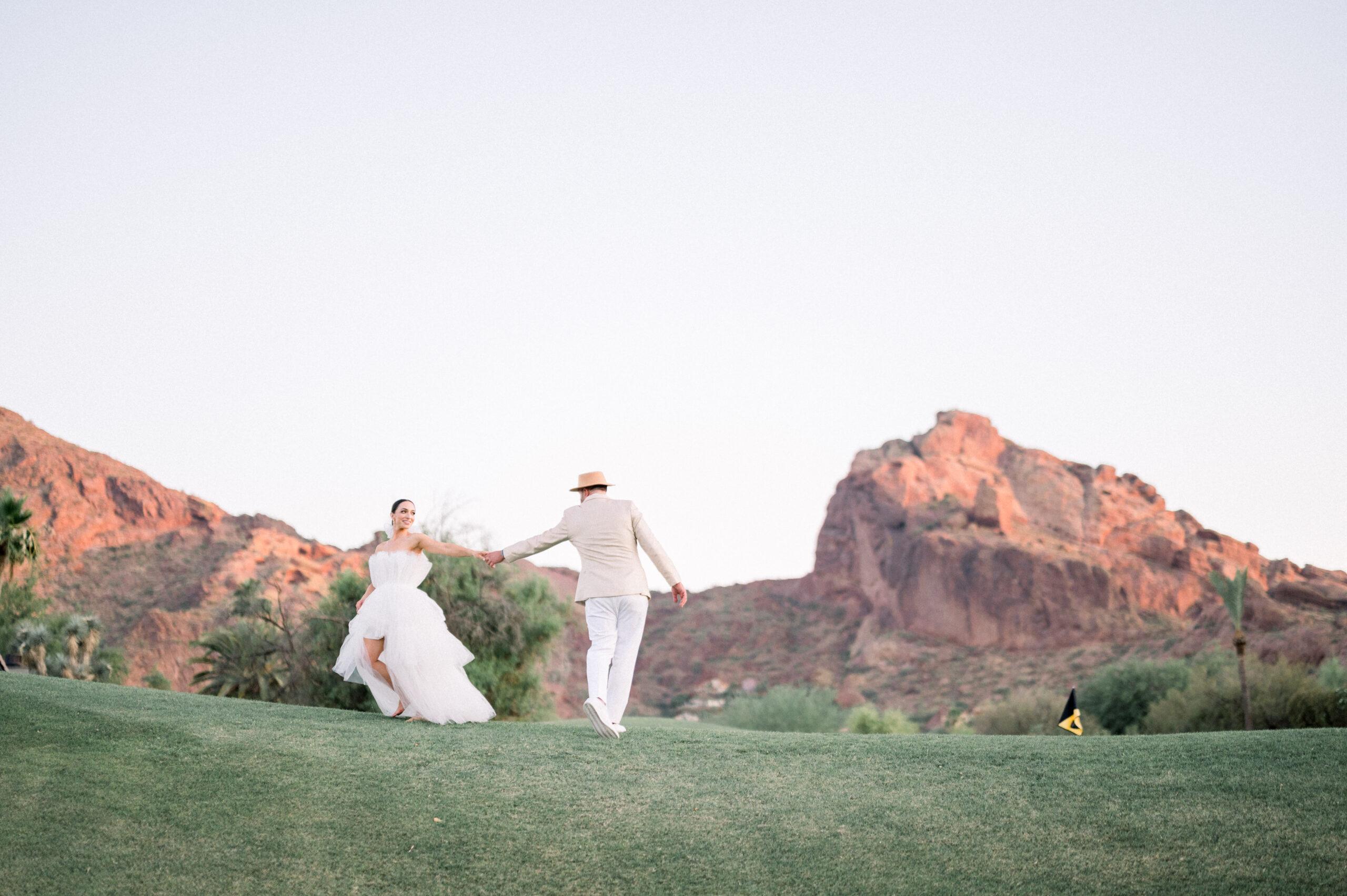 In the heart of Scottsdale is the most stunning wedding venue, where I got to attend the beautiful Mountain Shadows Styled Workshop this summer.