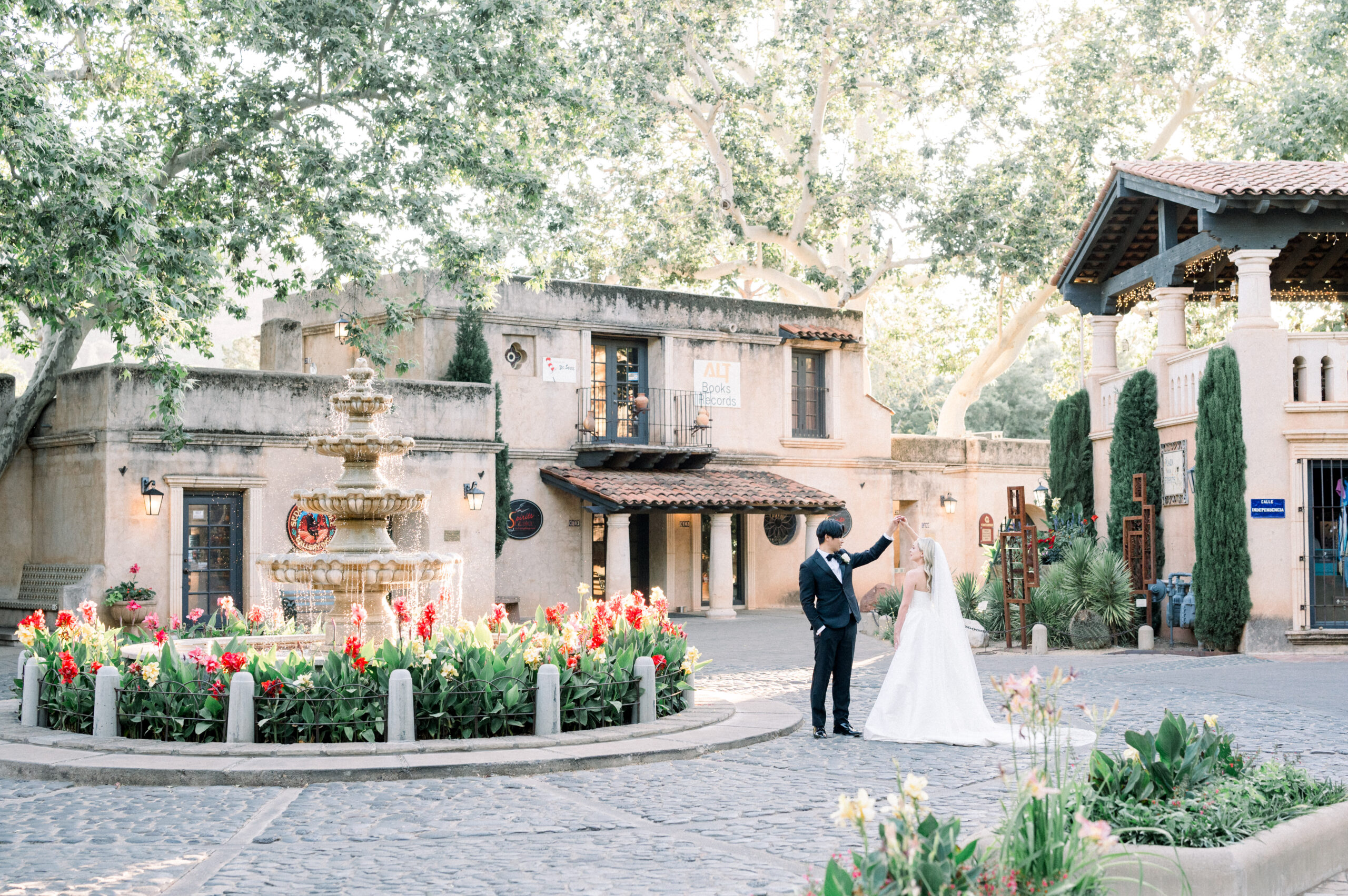 Jonas and Morgan wanted a simple yet elegant black tie intimate Sedona wedding and they got justt that at the stunning Tlaquepaque in Sedona, Arizona.